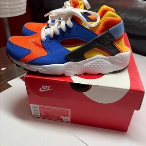 Nike Kid's Huarache Run Sneaker Size5Y